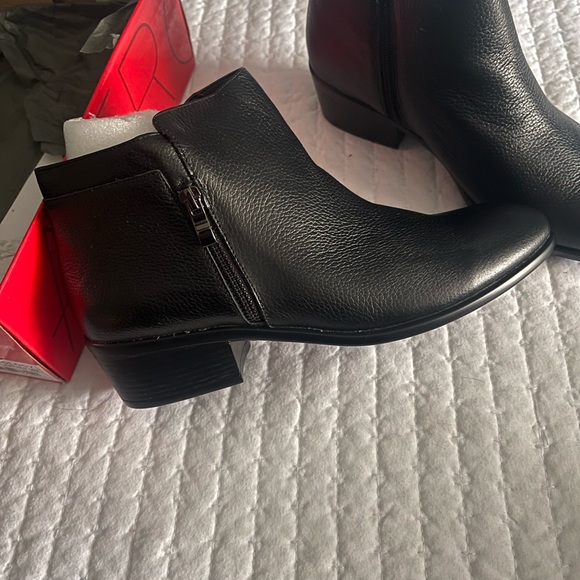 Black leather ankle boot by Aerosoles - Picture 4 of 8